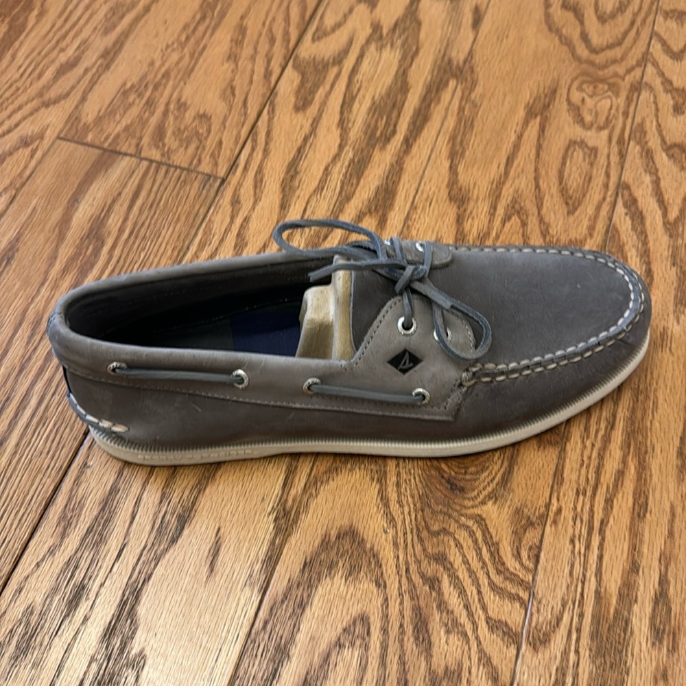 New in the box Sperry leather shoes
